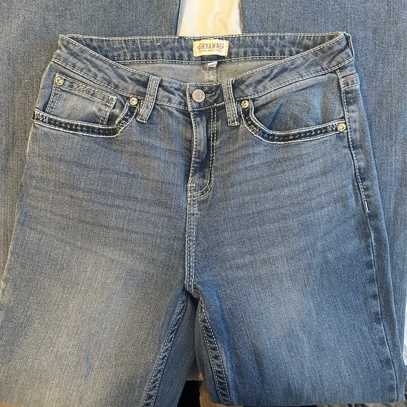 Shyanne Jeans - Picture 2 of 3